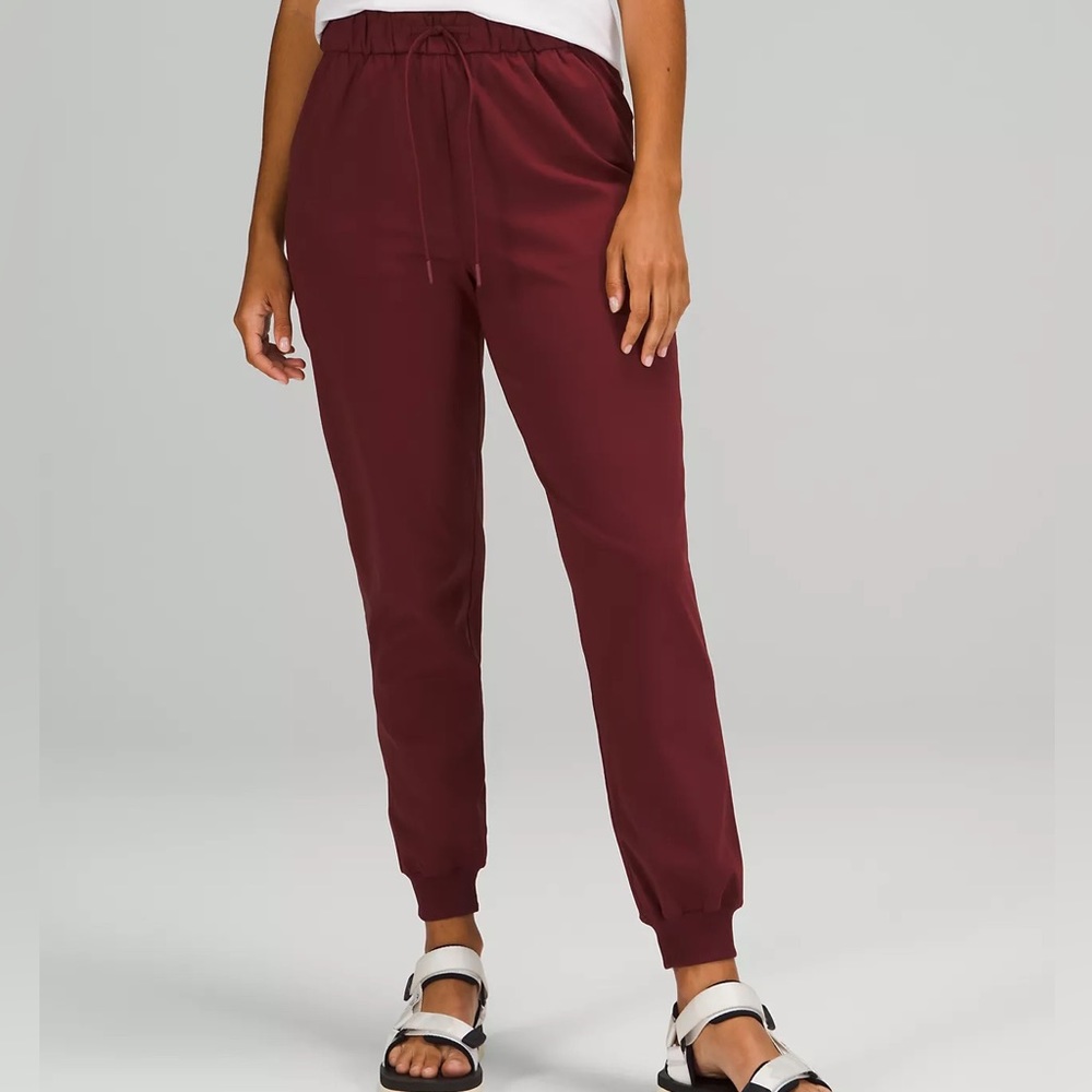 Lululemon Stretch High-Rise Jogger Maroon